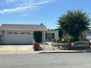 Building Photo - 32927 Lake Candlewood St