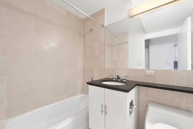 Building Photo - 460 W 20th St
