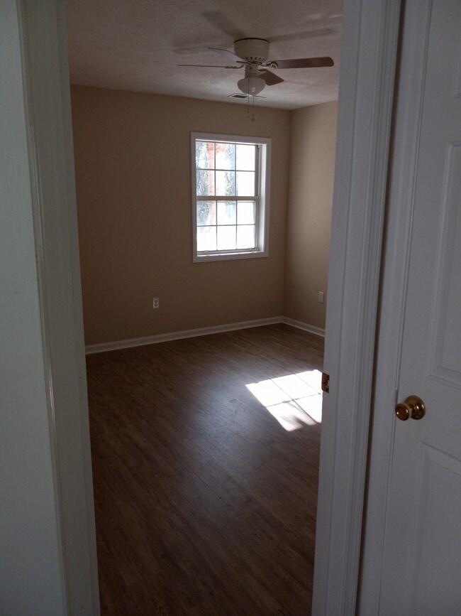 Building Photo - 589 Blue River Ct