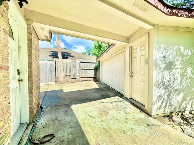 Foto del edificio - 7914 Oakington Dr