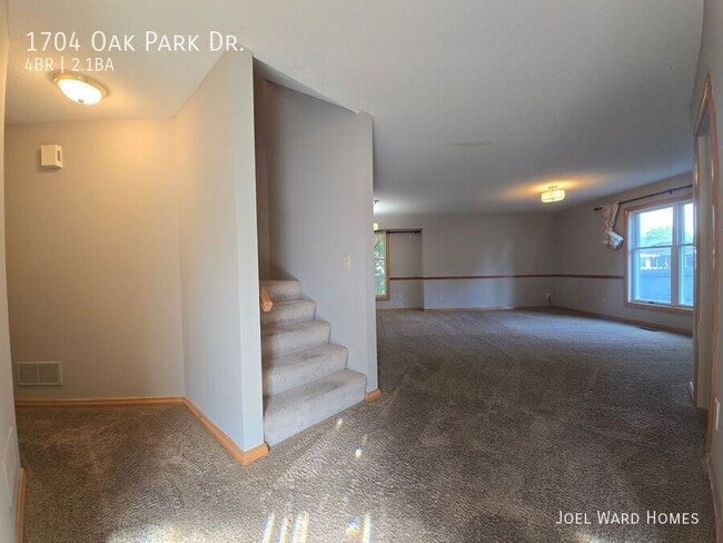 Building Photo - 1704 Oak Park Dr