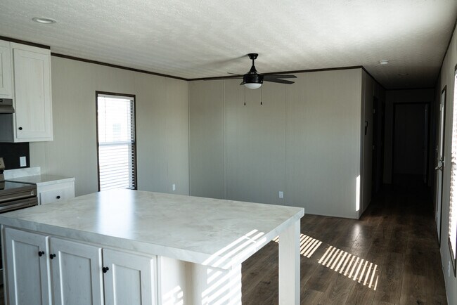 Building Photo - 129 Ponderosa Way