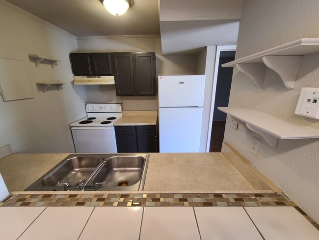 Building Photo - 500 Austin Rd