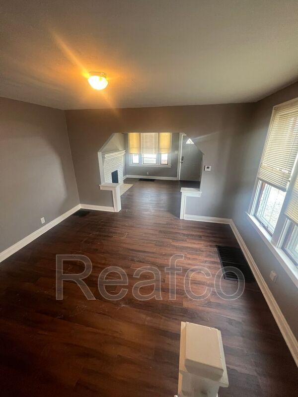 Foto del edificio - 287 N Burgess Ave