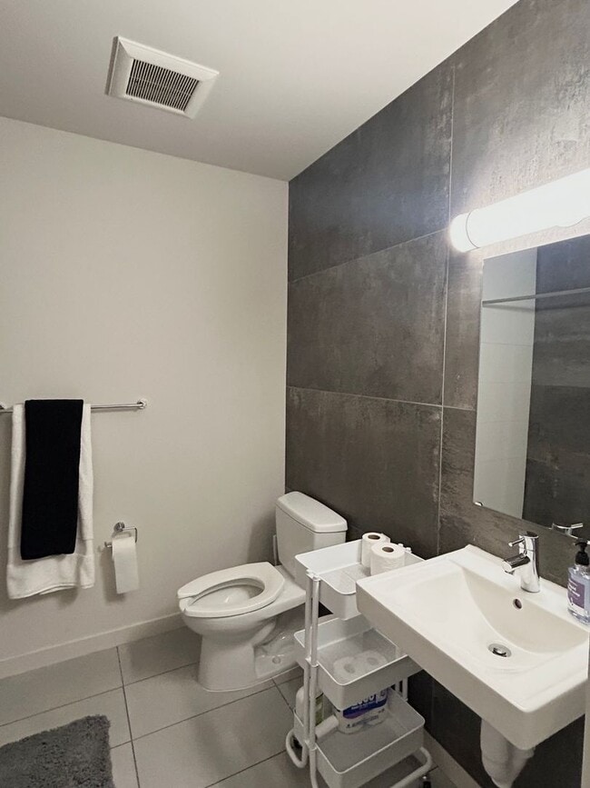 Interior Photo - 741 Harvard Modern studios with w/d in unit!