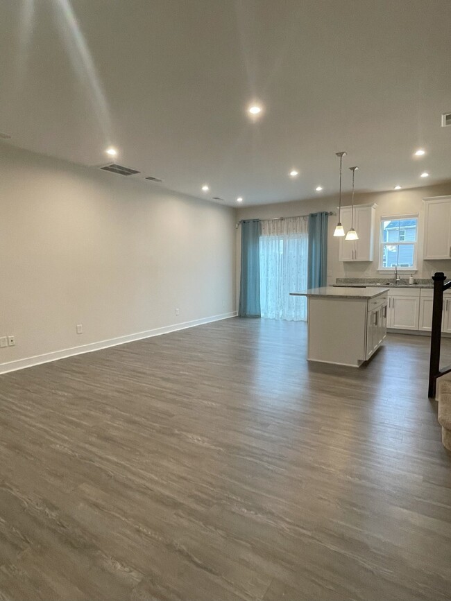 Building Photo - 218 Clearwood Dr
