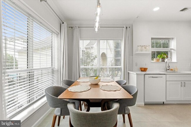 Foto del edificio - 4550 Strutfield Ln