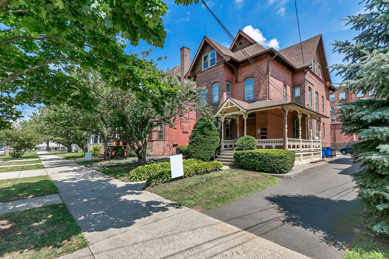 Primary Photo - 119 Dwight St