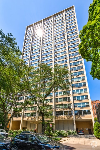 Building Photo - 336 W Wellington Ave