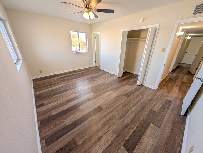 Foto del edificio - 3524 Mobile Ave