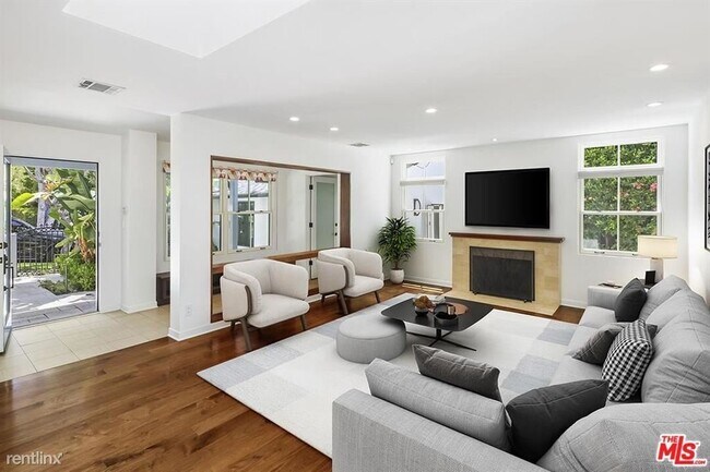 Foto del edificio - 4 br, 2.5 bath House - 1781 Kelton Ave