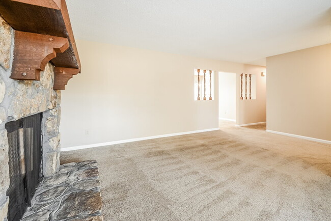 Building Photo - 935 Pine Hill Rd