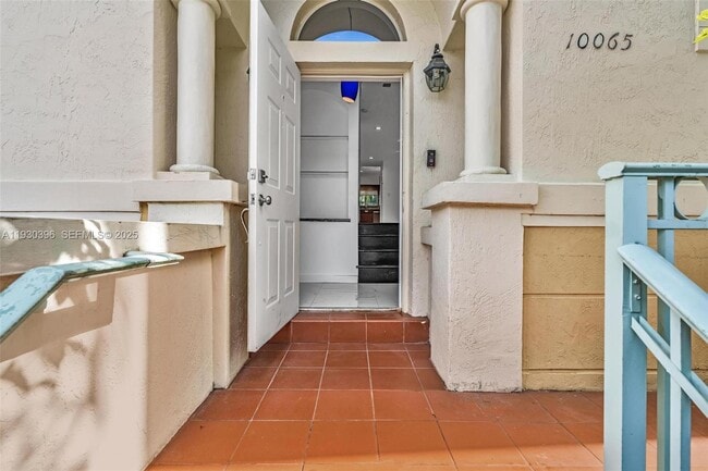 Foto del edificio - 10065 Bay Harbor Terrace