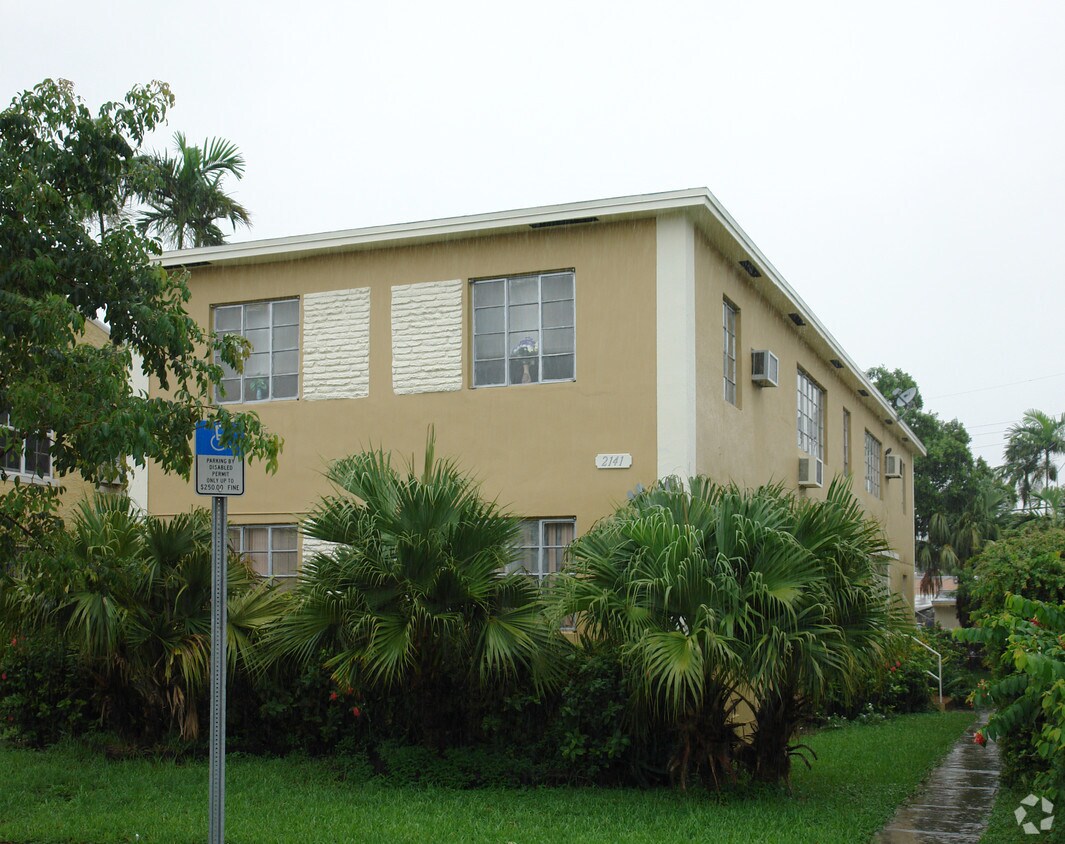 Foto principal - 2141 SW 14th Ter