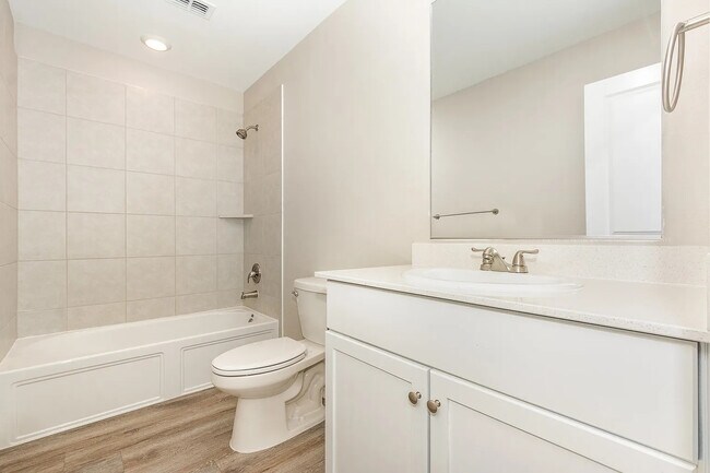 Foto del edificio - 7601 Bluebell Ln