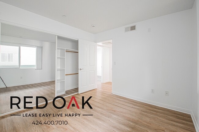 Building Photo - 326 S Westlake Ave