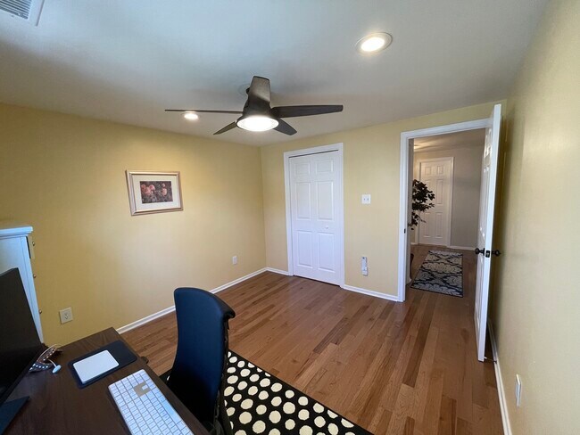 Oficina - 10012 Beacon Pond Ln