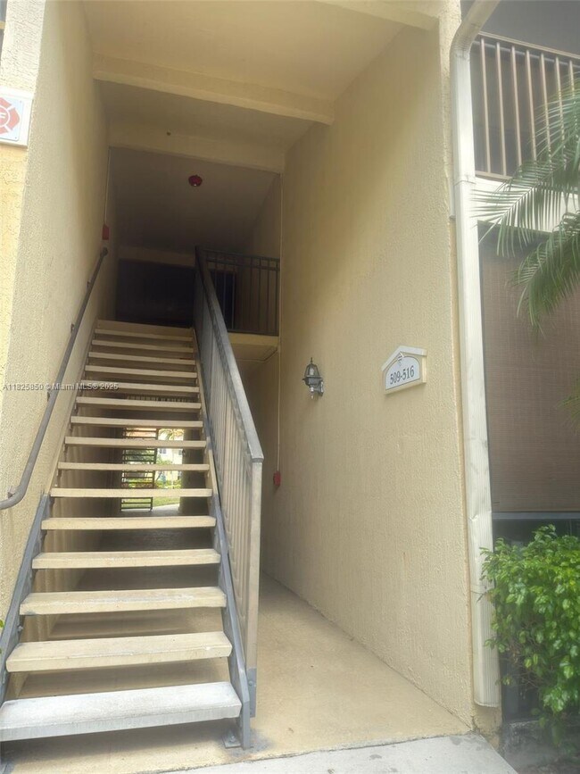 Building Photo - 1231 SW 46th Ave