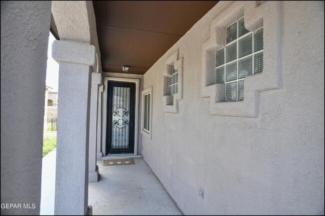 Foto del edificio - 2224 Honour Point Pl