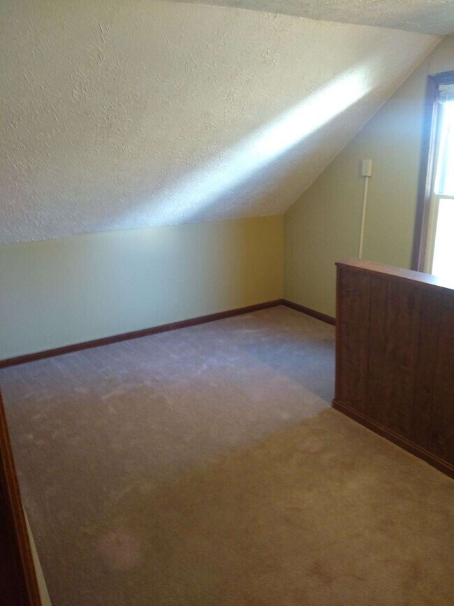 Building Photo - 4 Bedroom, 1 bath house Kent OH