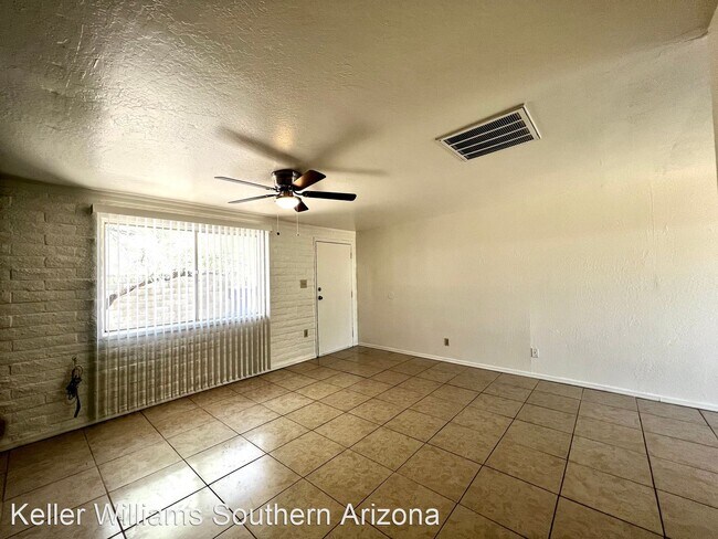 Building Photo - 2 br, 1 bath House - 2641 N Dodge Blvd