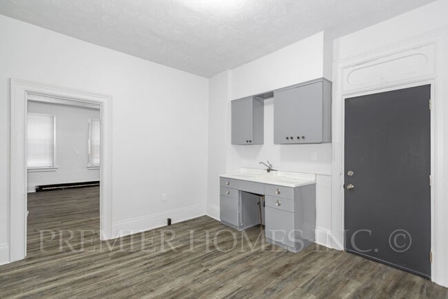 Building Photo - 3390 State St NE