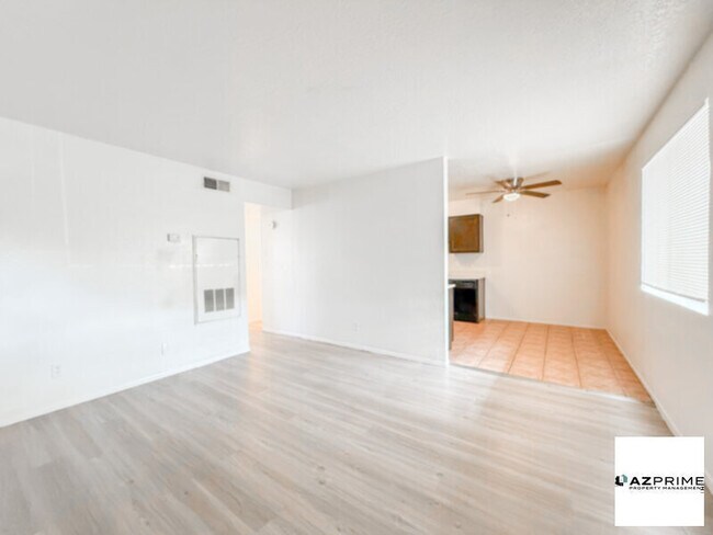 Foto del edificio - Introducing this Remarkable 2/1 Phoenix Co...