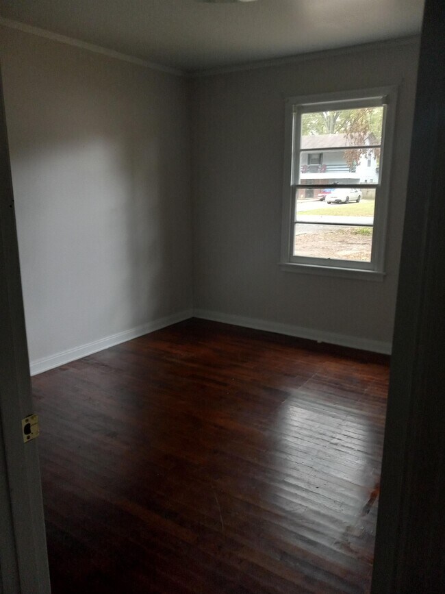 Building Photo - 403 W 35th Ave