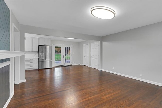 Building Photo - 2710 Dresden Dr