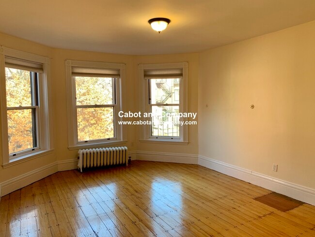 Building Photo - 293 Newbury St