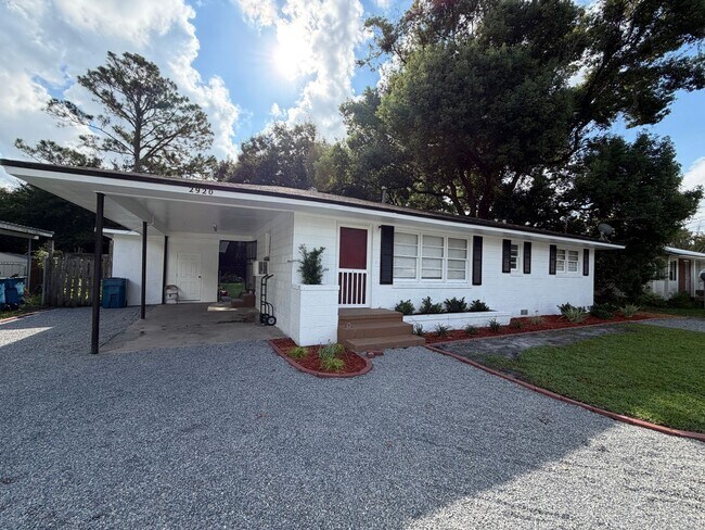 Foto del edificio - 2920 Mimosa Rd