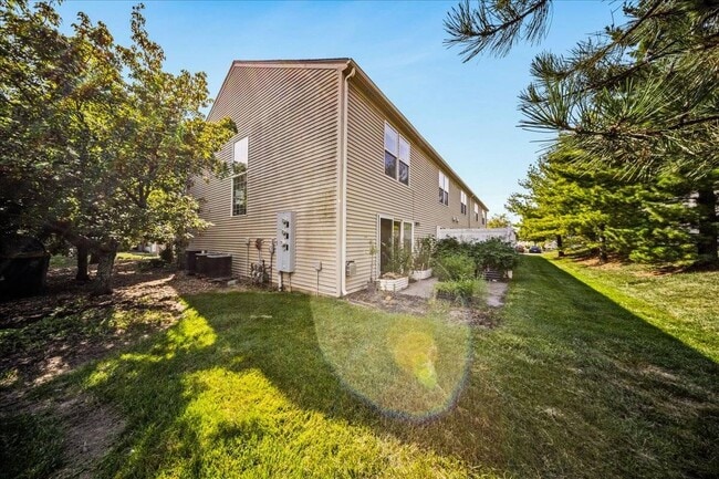 Building Photo - 5549 N Fairmount Ave