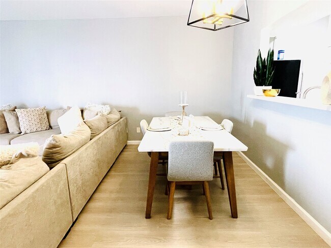 Foto del edificio - 7284 Regency Square Ct