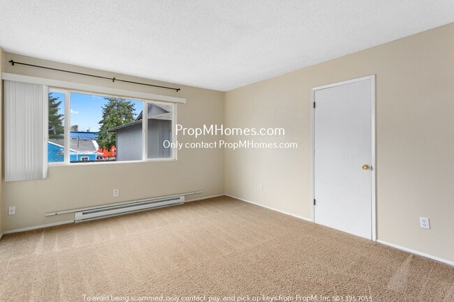 Building Photo - Great Second Floor Two Bedroom Apartment I...