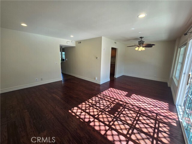 Foto del edificio - 4756 Larwin Ave