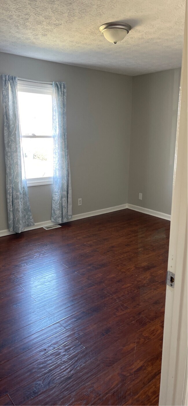 Foto del edificio - 1050 Scarlett Ln