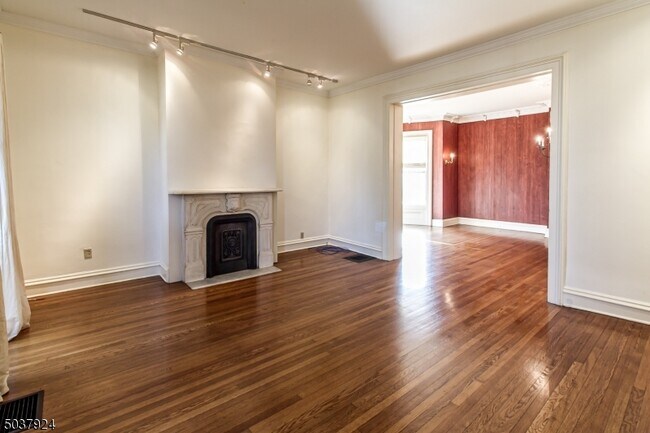 Building Photo - 620 Salter Pl