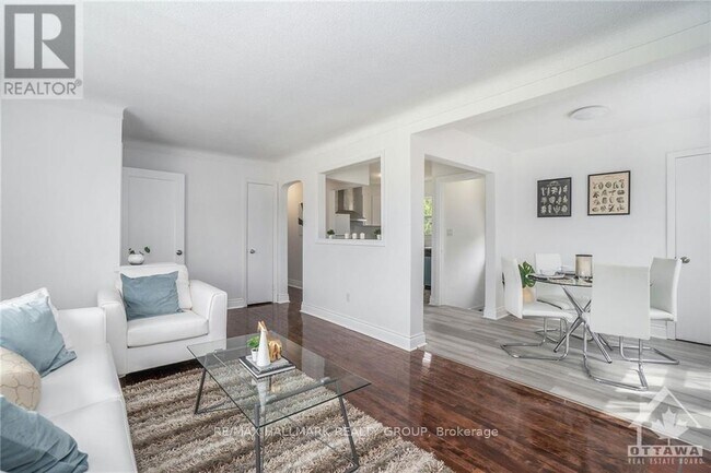 Photo du bâtiment - 1225 Woodroffe Ave