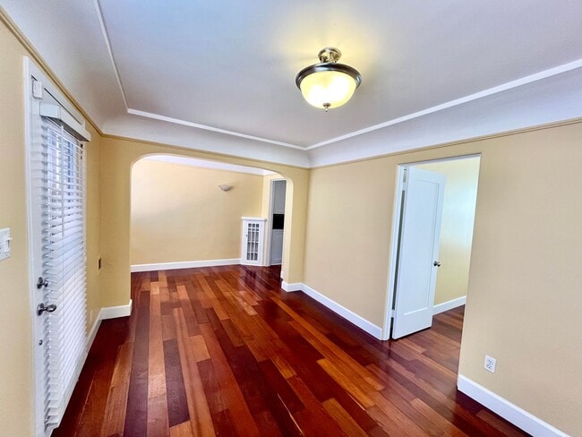 Building Photo - 1bd/1bth Cottage-Style Condo in University...