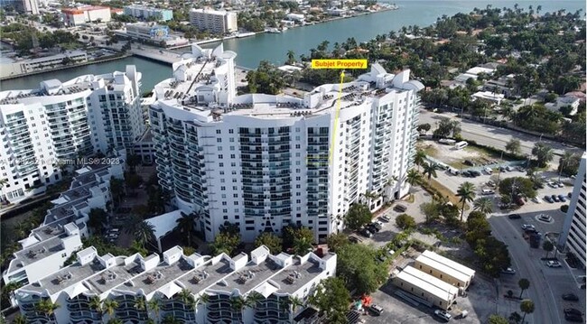 Foto del edificio - 7900 Harbor Island Dr