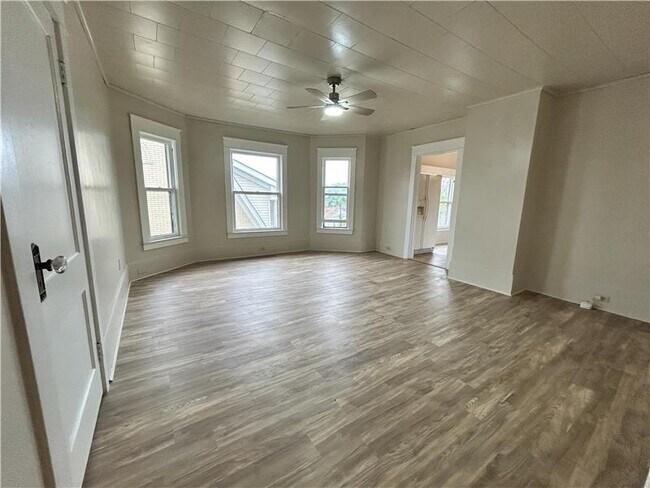 Foto del edificio - 377 Lawson Ave