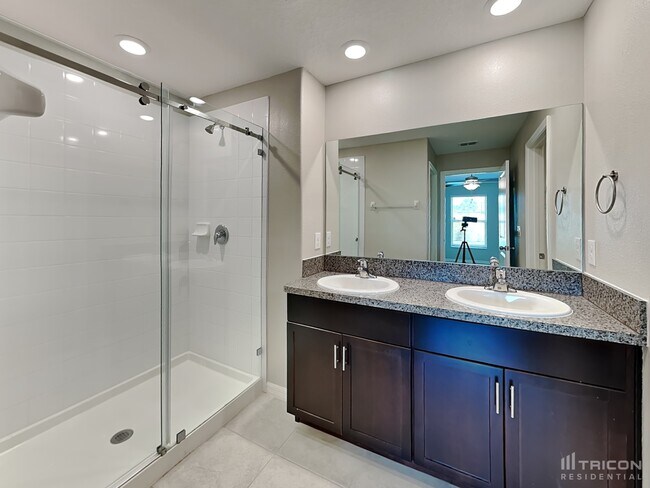 Building Photo - 5206 White Chicory Drive Apollo Beach FL