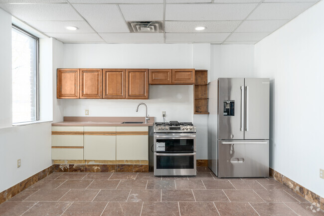 2BR, 1BA - 950SF - Kitchen - 220 Carey Ave