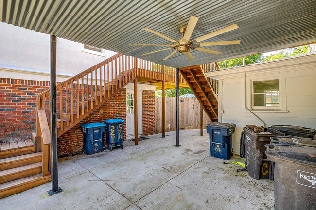 Building Photo - Efficiency Garage Apartment in the Histori...