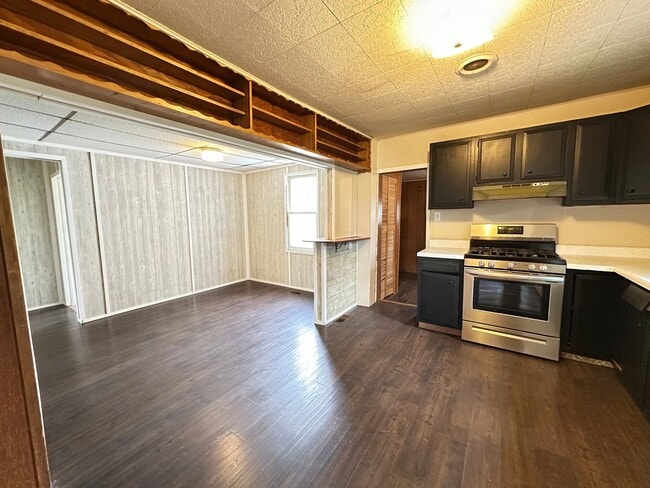 Building Photo - 2 Bedroom House in Webster City! $850