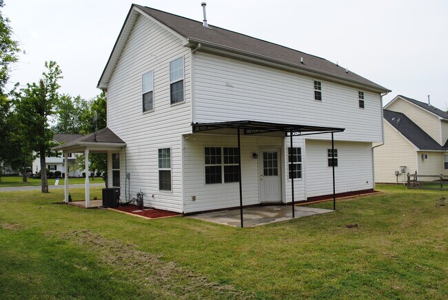 Building Photo - 3012 Queensdale Dr