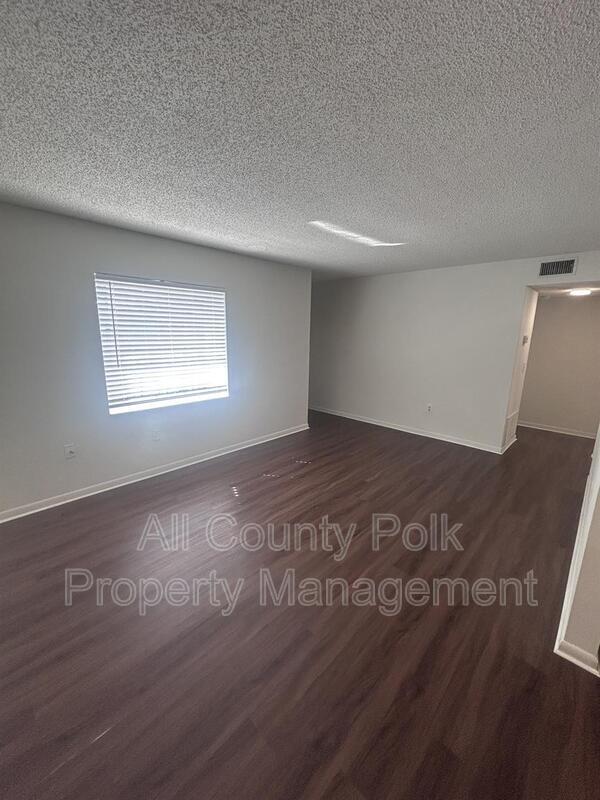 Building Photo - 915 Ariana St