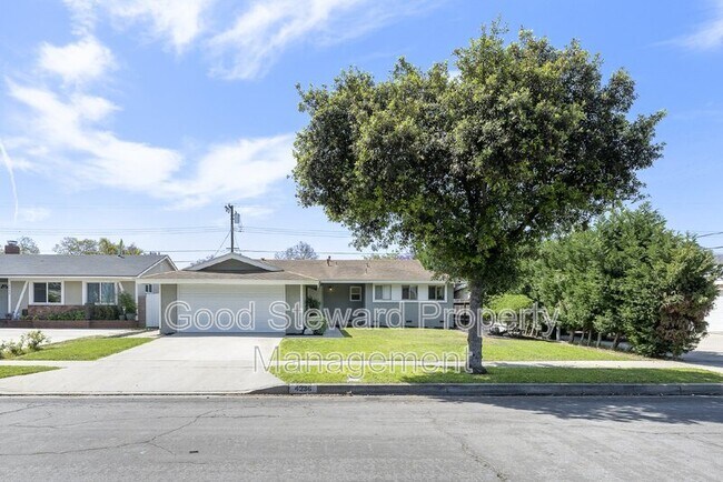 Building Photo - 4236 W Oak Ave