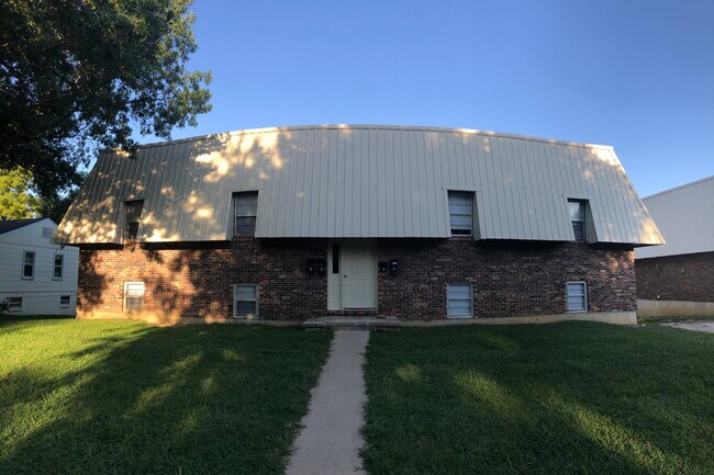 Building Photo - 515 Laurel St
