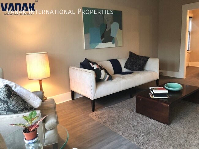 Photo du bâtiment - Spacious 3 Bedroom, 2 Bath Home in Prime K...